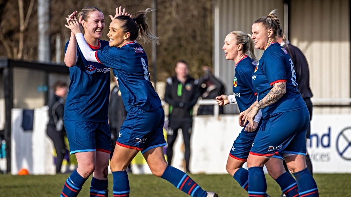 Megan Ragdale celebrates her first goal with teammates (1)