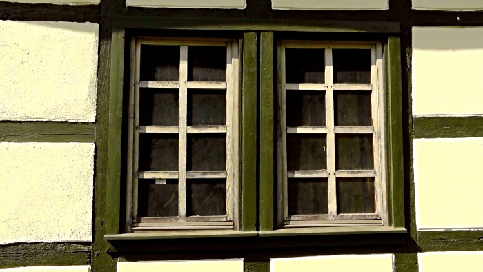 sash windows - https___pxhere.com_en_photo_1004863