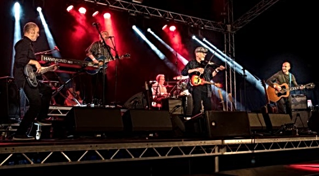 lindisfarne to play at nantwich civic