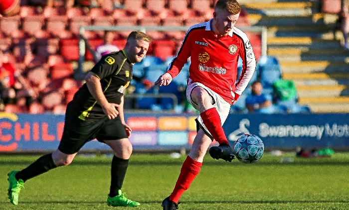 Alex Home Shirts player controls the ball (1)