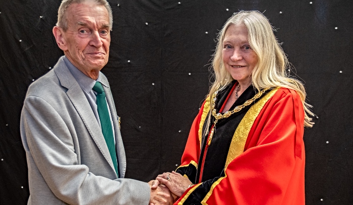 Cllr Stuart Bostock hands over chains to Cllr Mary Slinn