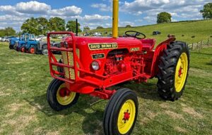 David Brown 990 utility tractor on display (1)