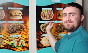 Luke Littler x Deliveroo Best Kebab Award 2025 4 (1)