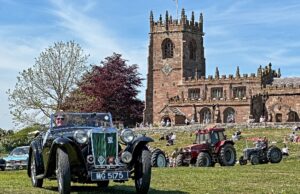 MG convertible car in the classic vehicle parade (1)