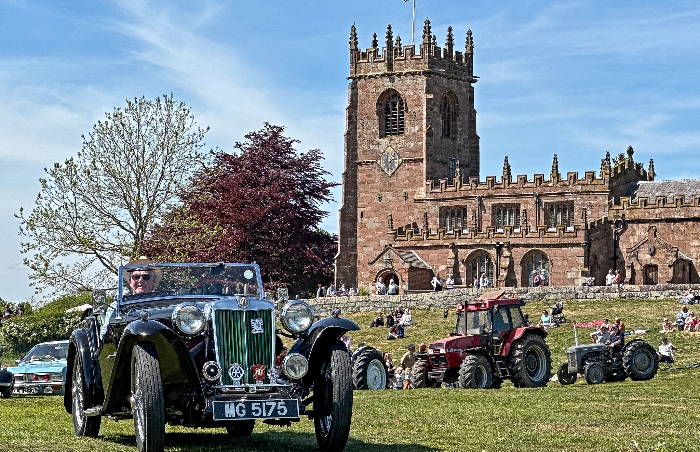 MG convertible car in the classic vehicle parade (1)