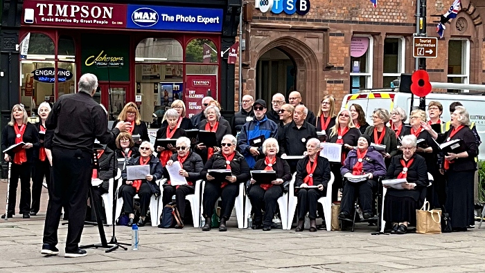 The Funky Choir perform on the town square (1)