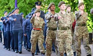 The parade passes along Churchyardside (4) (1)