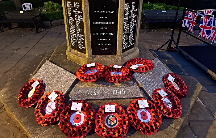 Wreaths laid at Nantwich war memorial (1)
