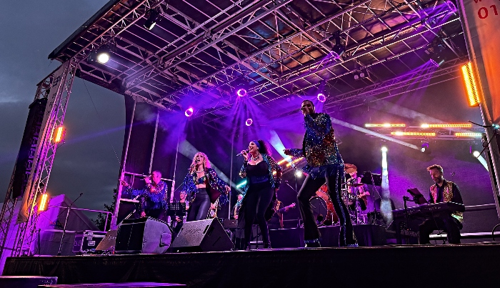 Disco Inferno perform on stage (3) (1)