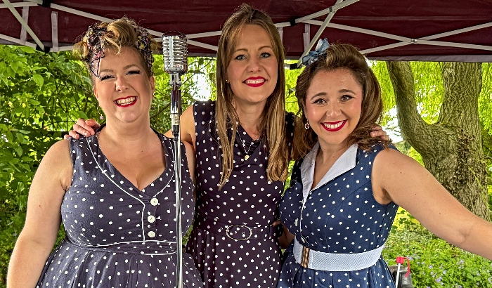 The Baker Street Belles entertained the audience (1)