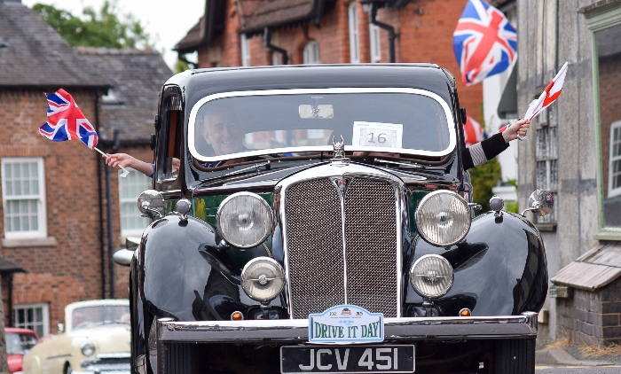 A Rover P2 in the vehicle parade (1)