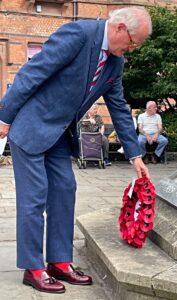 Cllr Peter Groves laying a wreath