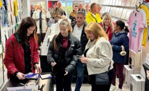 Pop star Sophie Ellis-Bextor draws big crowds to Applestump Records in Nantwich