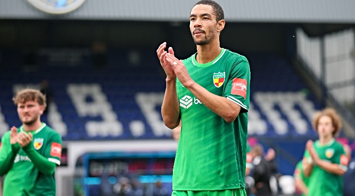 Full-time - Dabbers players thank the fans for their support (1)