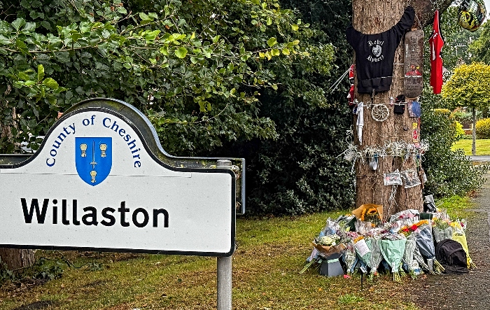 Shrine adjacent to Willaston-Wistaston boundary sign on Crewe Road (1) (1)
