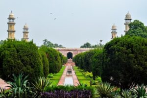 A traveller’s guide to direct flights to Pakistan
