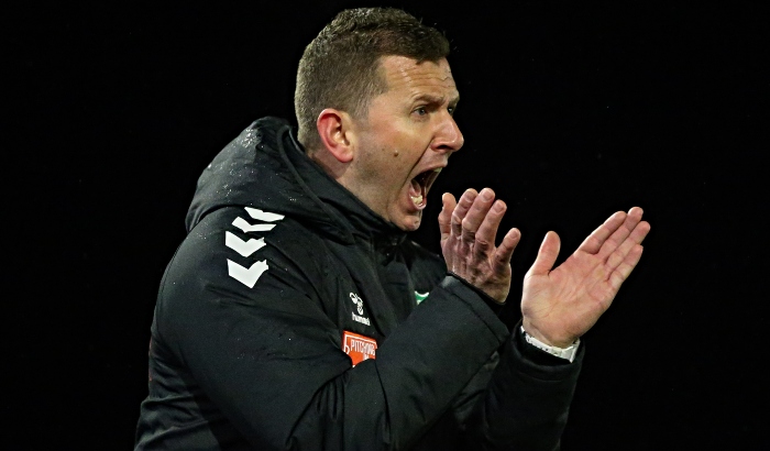 Dabbers interim manager Marc Feighery encourages his players (1)