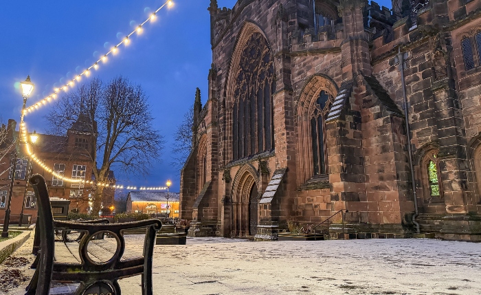 Nantwich snow - St Mary's Nantwich and bench (1)