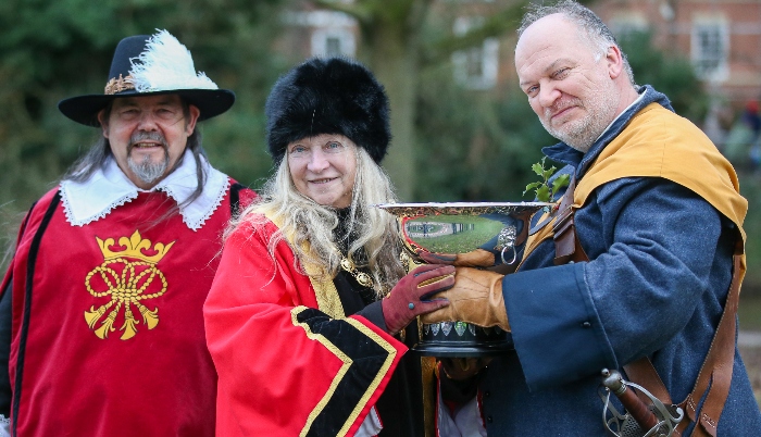 Yeoman of the Knot - Councillor Mary Slinn (Mayor of Nantwich) - David Frederick (Earl of Manchester's Regiment of Foote) (1)