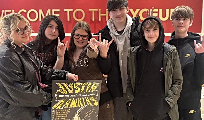 school of rock teenagers visit Justin Hawkins talk