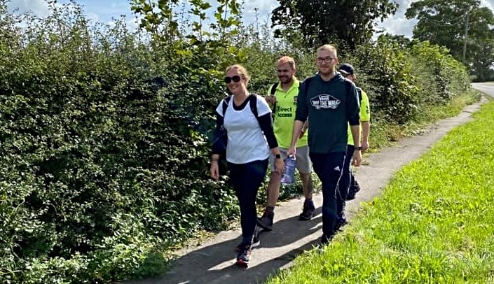 Participants during a previous walk (1)