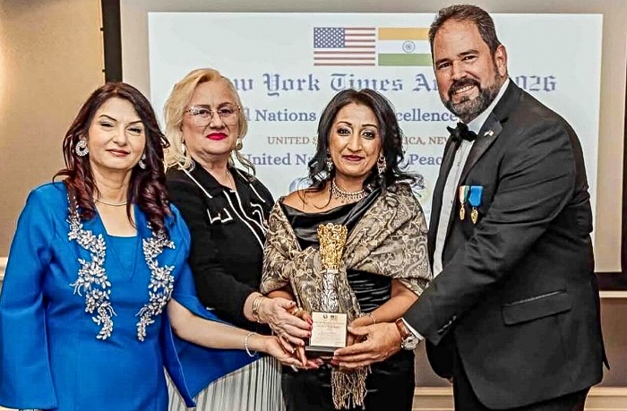 Presentation - l-r - Dr Barkhaa Versha - Alvira Tata – Parveen Smith - Dr. Luis Suárez (1)