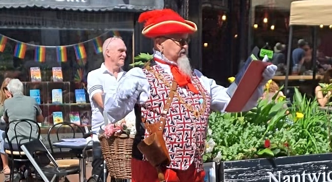 Bernard Morgan and town crier Devlin Hobson