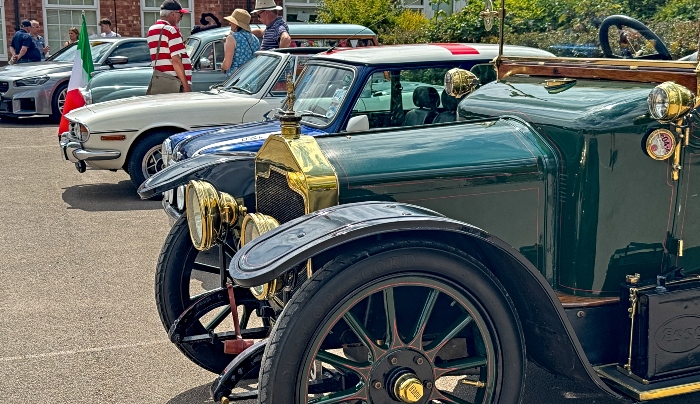 Classic car display (1)