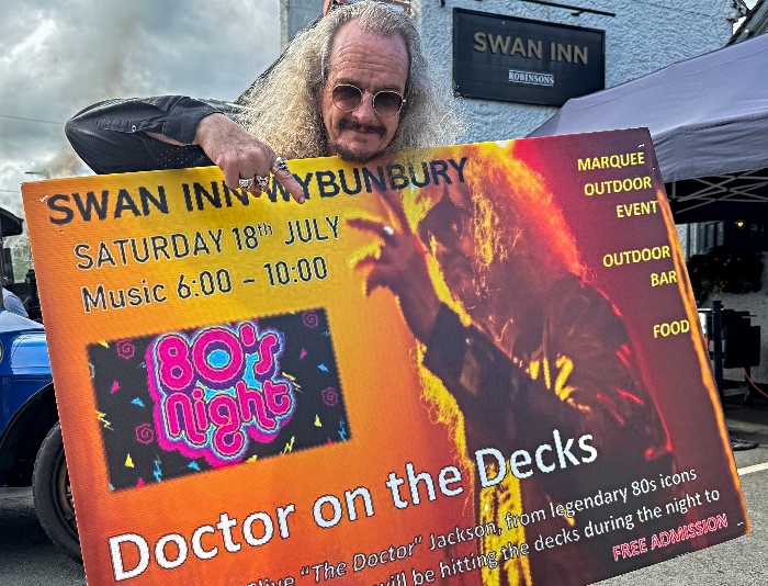 Clive Jackson from Doctor and the Medics outside The Swan Inn (1)