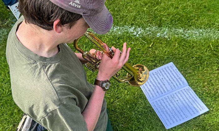 Competitor plays his trumpet to charm worms (1)