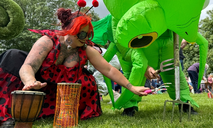 Competitors in costume charm worms (1)