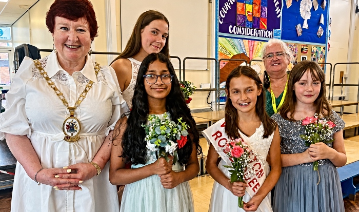 Rose Queens and Attendants with Councillor Judy Snowball and Debra Sloan (1)