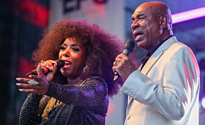 Roy G Hemmings with a backing singer (1)