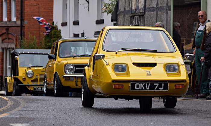 A Bond Bug leads a line of yellow vehicles in the parade (1)