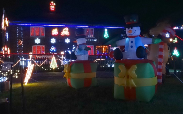 3D inflatables and farmhouse - Weston lights