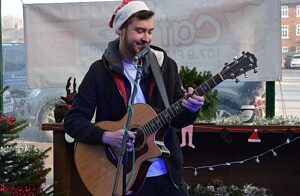 Four talented artists entertain Christmas shoppers in Nantwich