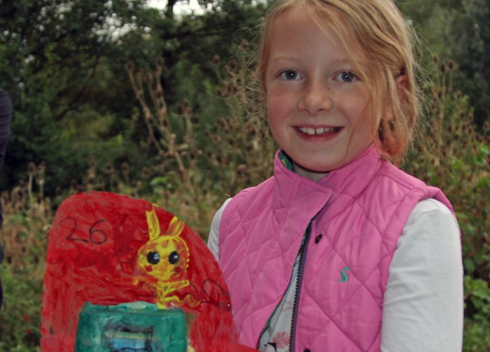 childrens-model-boat-race-winner-jess-chesters-with-her-boat