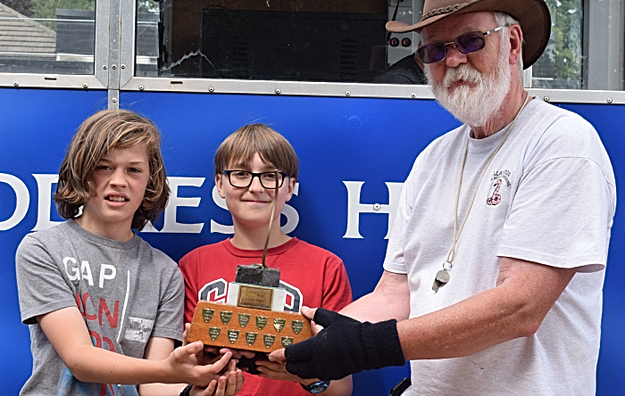 Event organiser Mike Forster presents Championship trophy for Most Worms to James Martin and Sam Bromley (1)