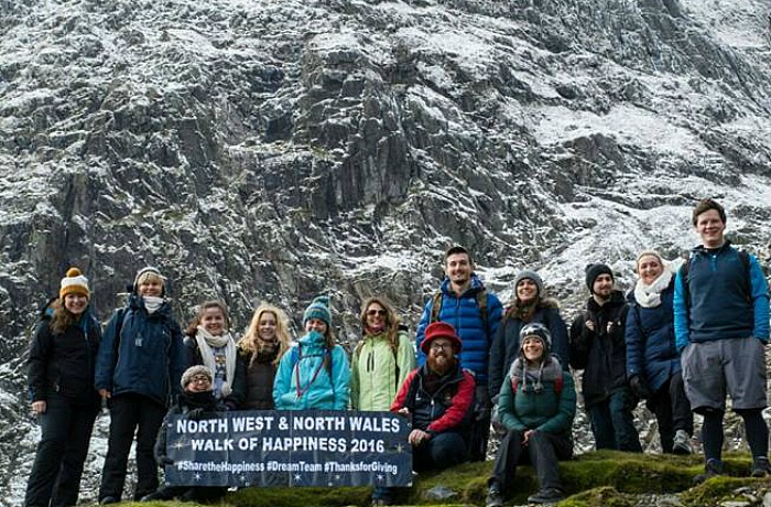 fat-face-teams-walk-of-happiness-fundraising-at-snowdon