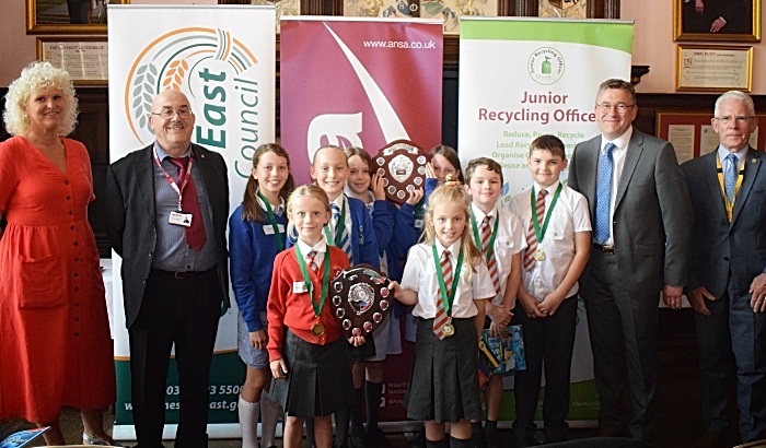 Junior Recycling Officer Joint winners Bexton Primary School Knutsford and Highfields Academy Nantwich with judges (1)