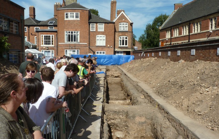Leicester dig where Richard III bones found - ic by RobinLeicester creative commons