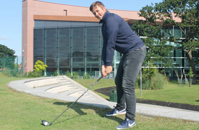 Lewis Tees Up USA Golf Scholarship 2