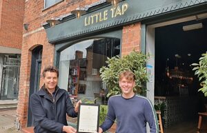 Covid “Beer Hero” pubs in Cheshire celebrated by Eddisbury MP Timpson