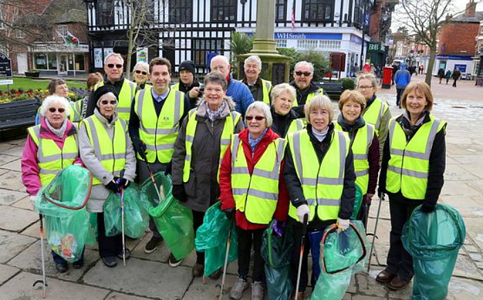 MP Timpson with Nantwich Litter Group volunteers