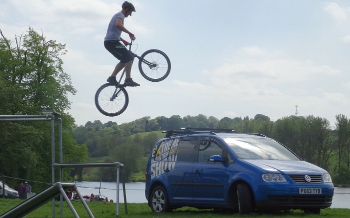 Marbury - Extreme Mountain Bike Show - land on the roof of the vehicle