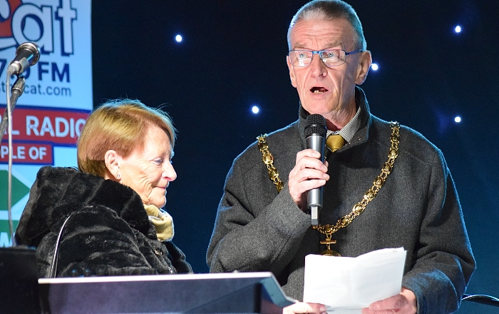 Mayor of Nantwich Councillor Stuart Bostock speaks prior to the Nantwich Lights switch on (1)
