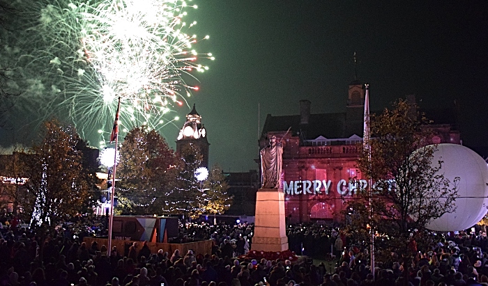 Memorial Square - fireworks finale (1)