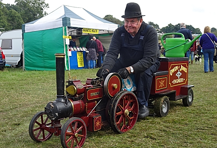 Yesteryear Miniature steam engine demonstration (1)