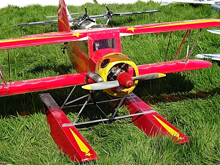 Model aircraft on display (1)