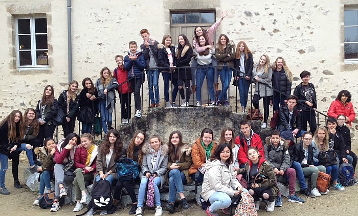 Moulin du Got near Brive - brine leas exchange students, paint contest